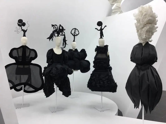 Noir-Kei-Ninomiya-L-architecte-des-ombres