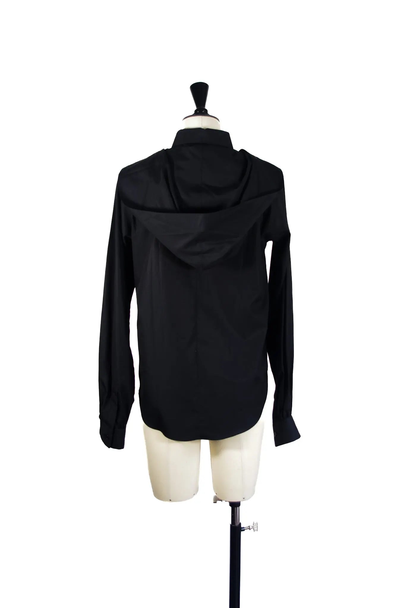 Chemise noir kei ninomiya structurée avec capuche (2025)