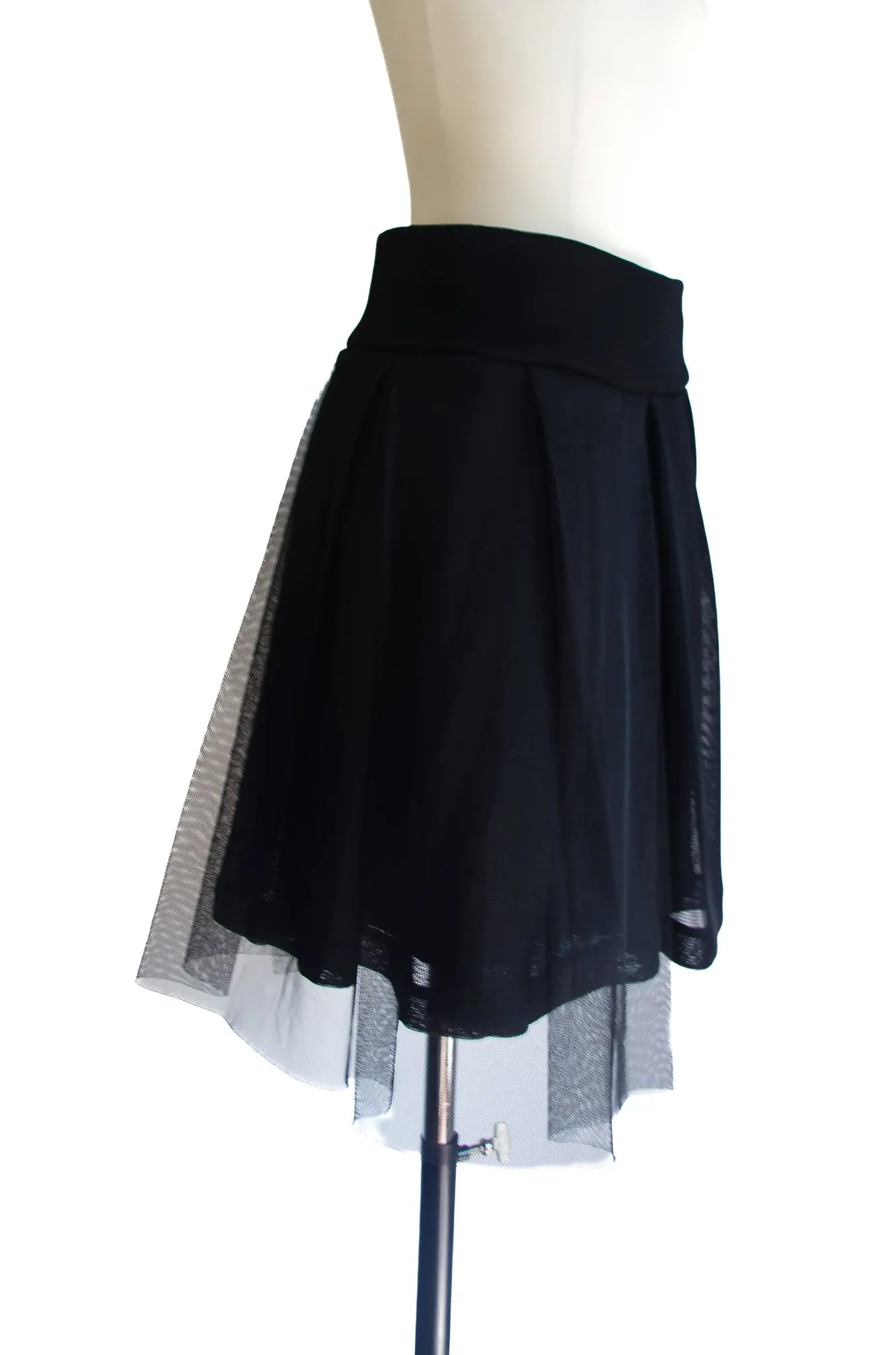 Jupe Asymétrique en Tulle Noir – noir kei ninomiya AD2015