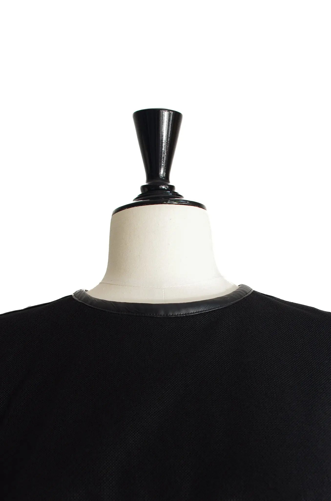 Robe filet & dentelle – noir kei ninomiya (AD2015)