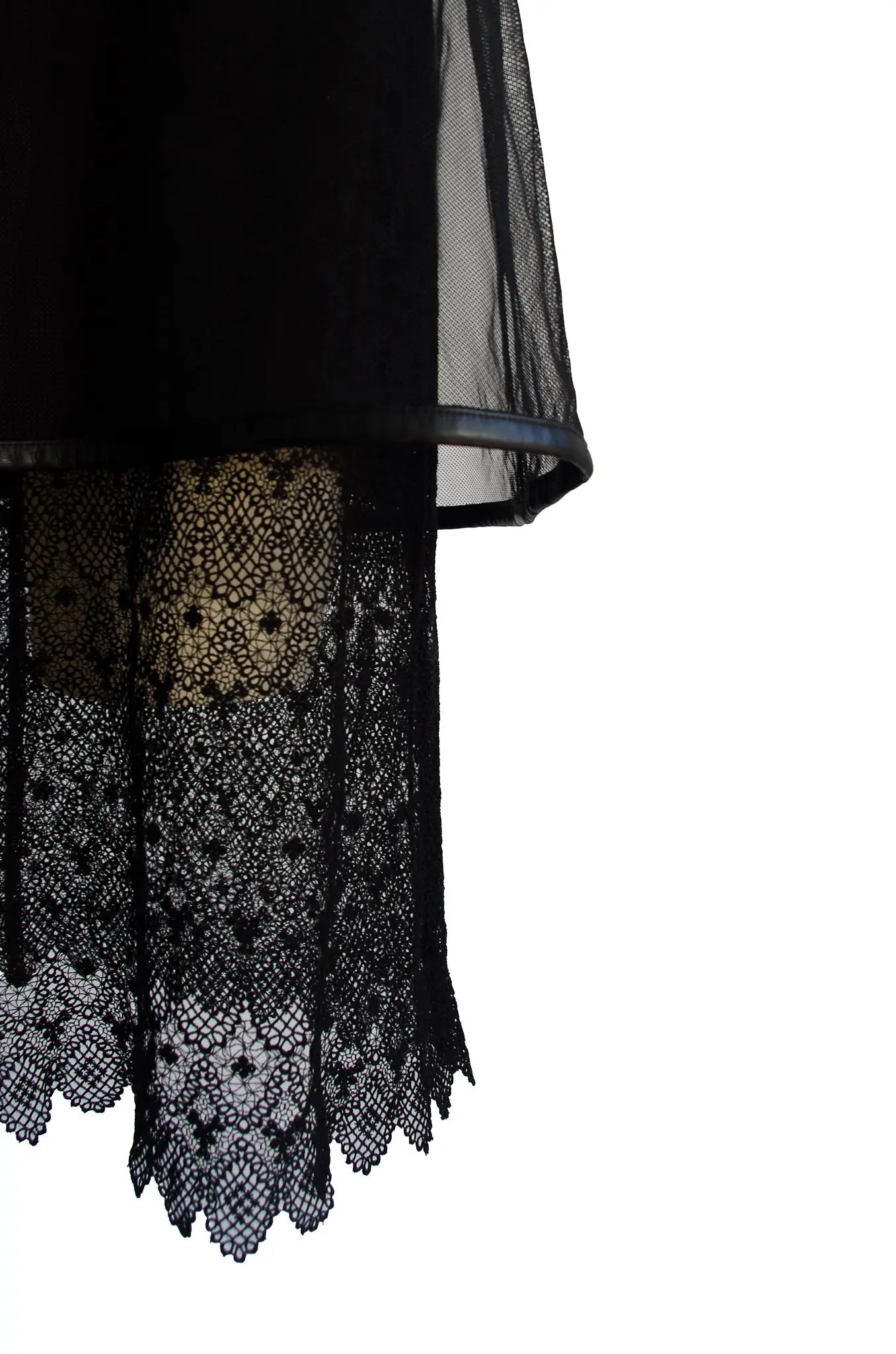 Robe filet & dentelle – noir kei ninomiya (AD2015)