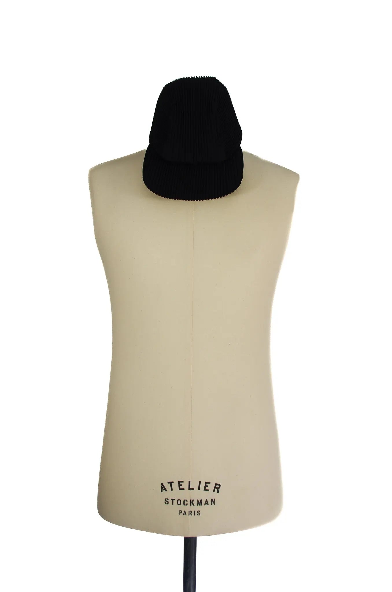 Casquette plissée — HOMME PLISSÉ ISSEY MIYAKE 