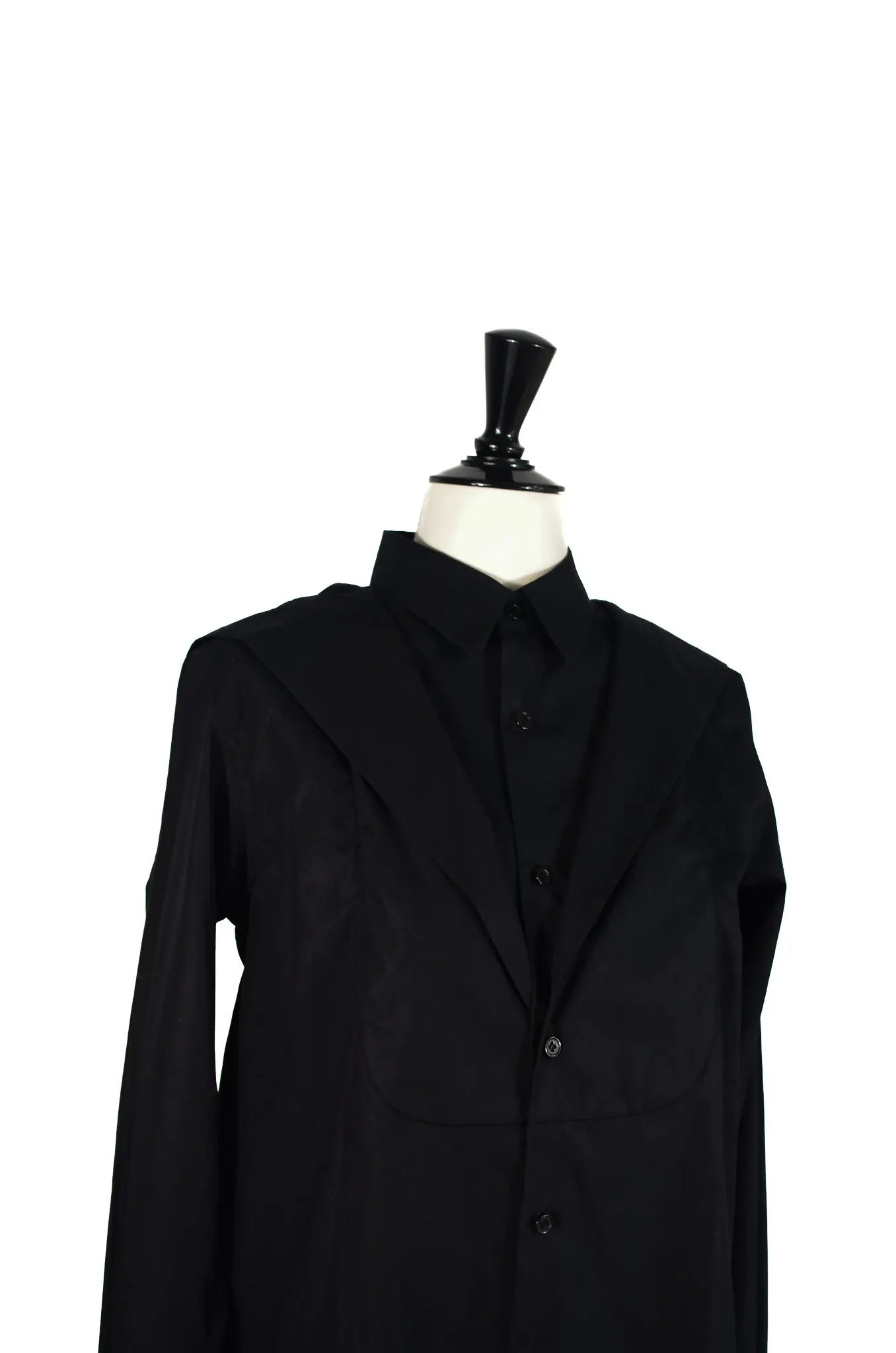 Chemise noir kei ninomiya structurée avec capuche (2025) 