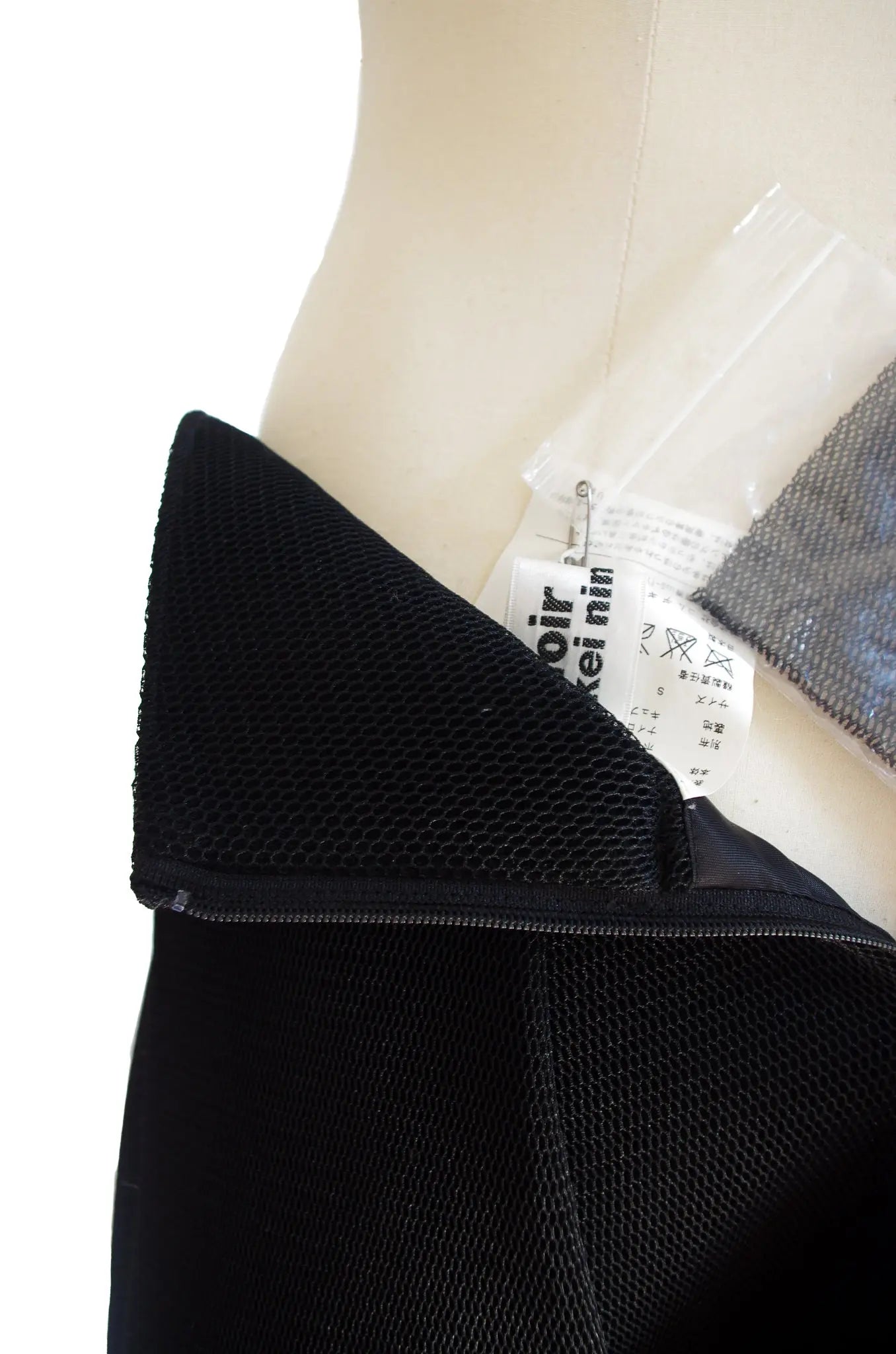 Jupe Asymétrique en Tulle Noir – noir kei ninomiya AD2015 