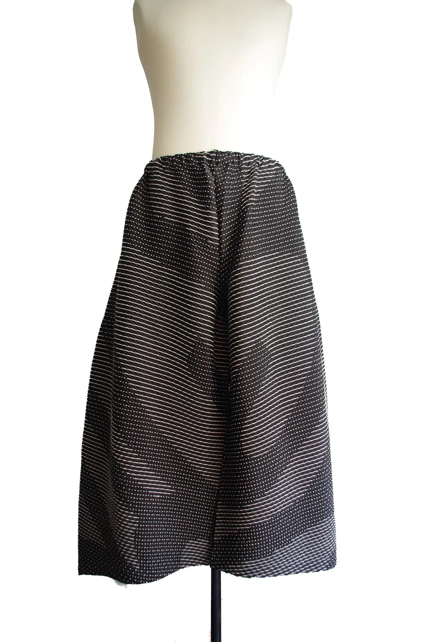 Pantalon Plissé Graphique Noir & Blanc – Issey Miyake AD2003 