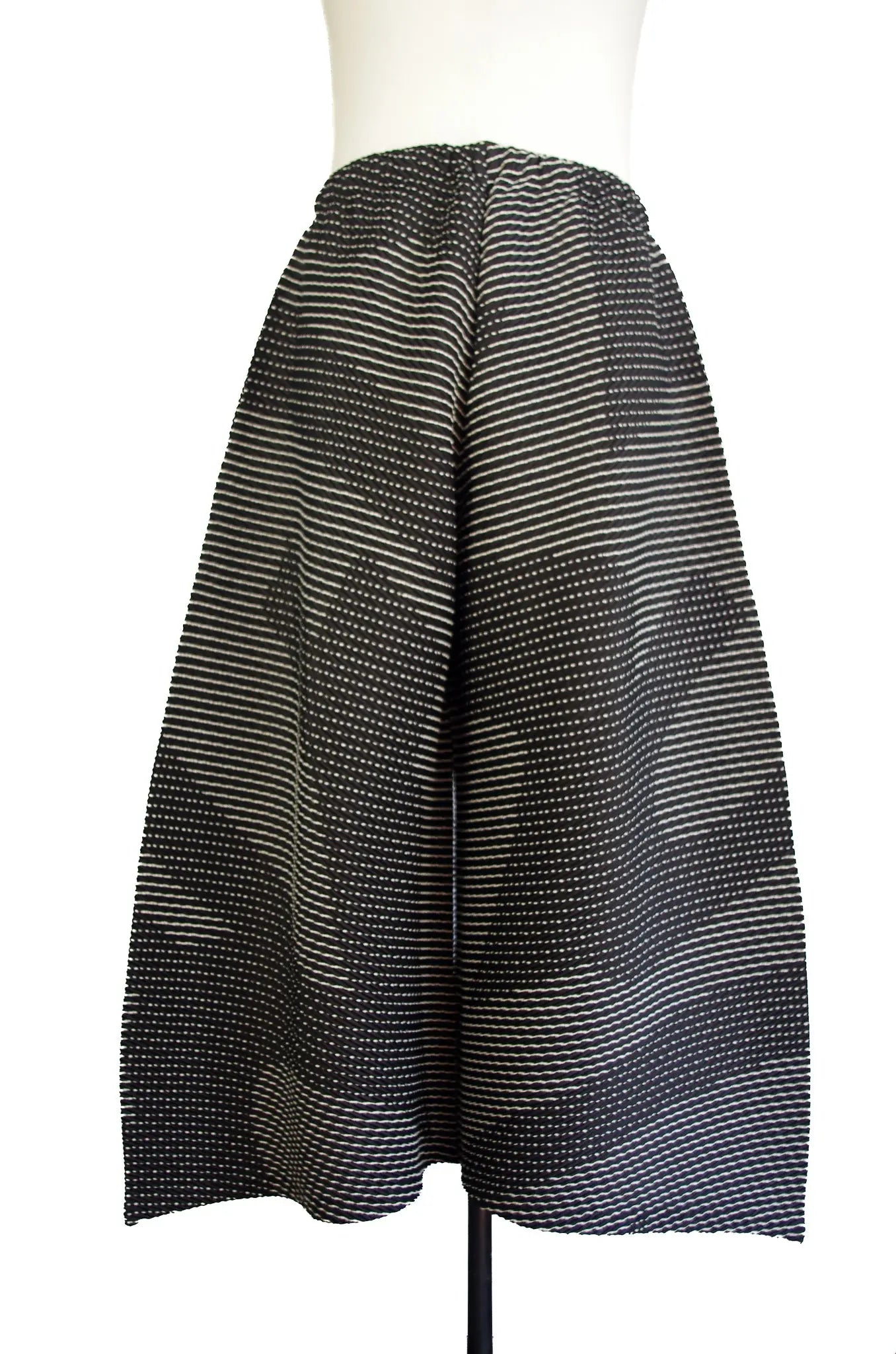 Pantalon Plissé Graphique Noir & Blanc – Issey Miyake AD2003 