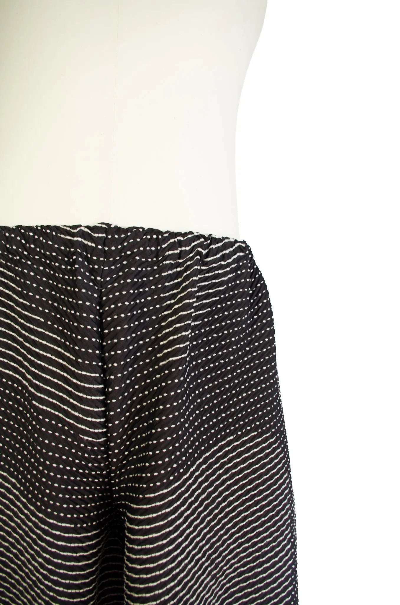 Pantalon Plissé Graphique Noir & Blanc – Issey Miyake AD2003 