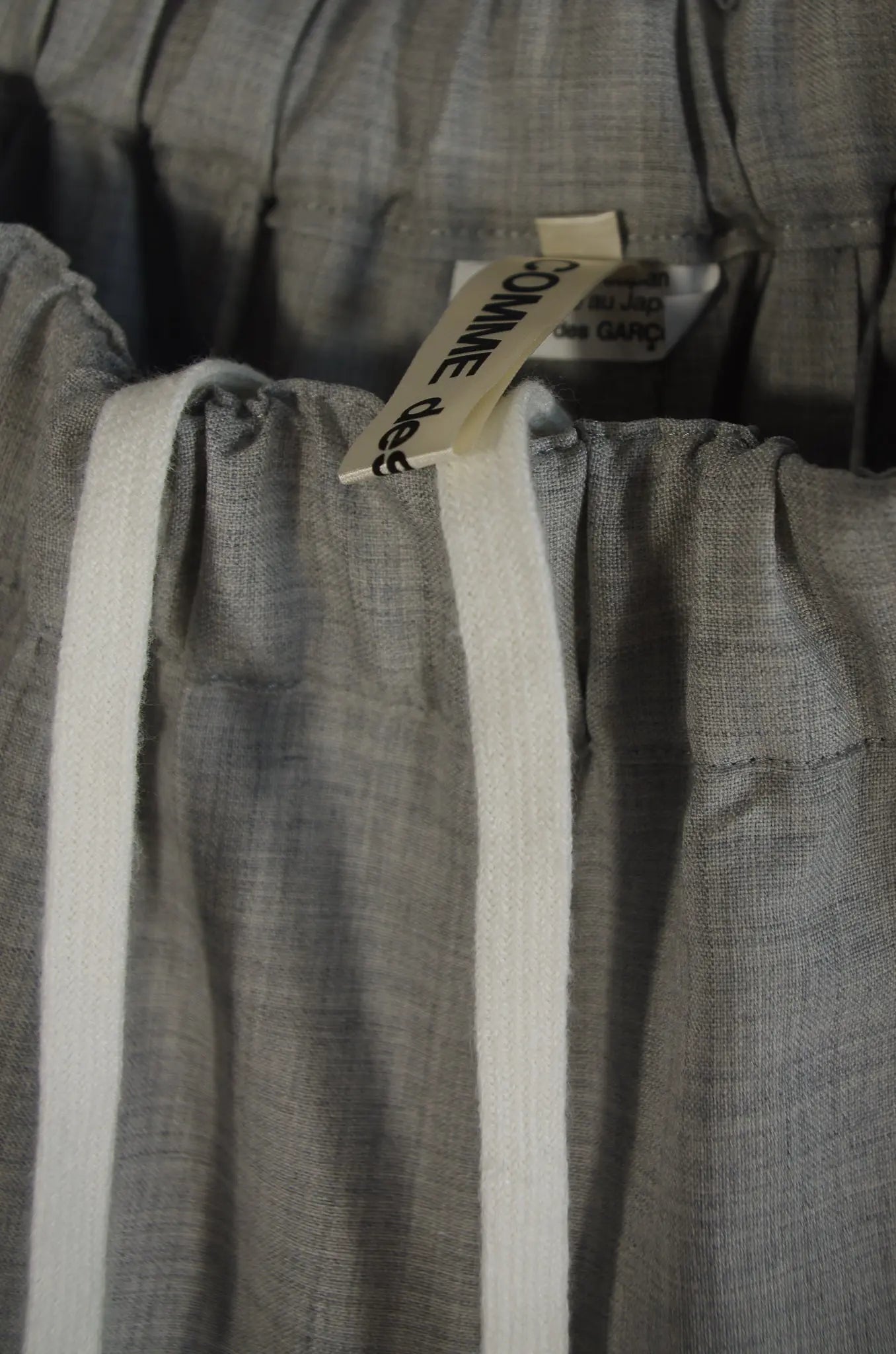 Pantalon Plissé en Laine – COMME des GARÇONS CdG AD2024 