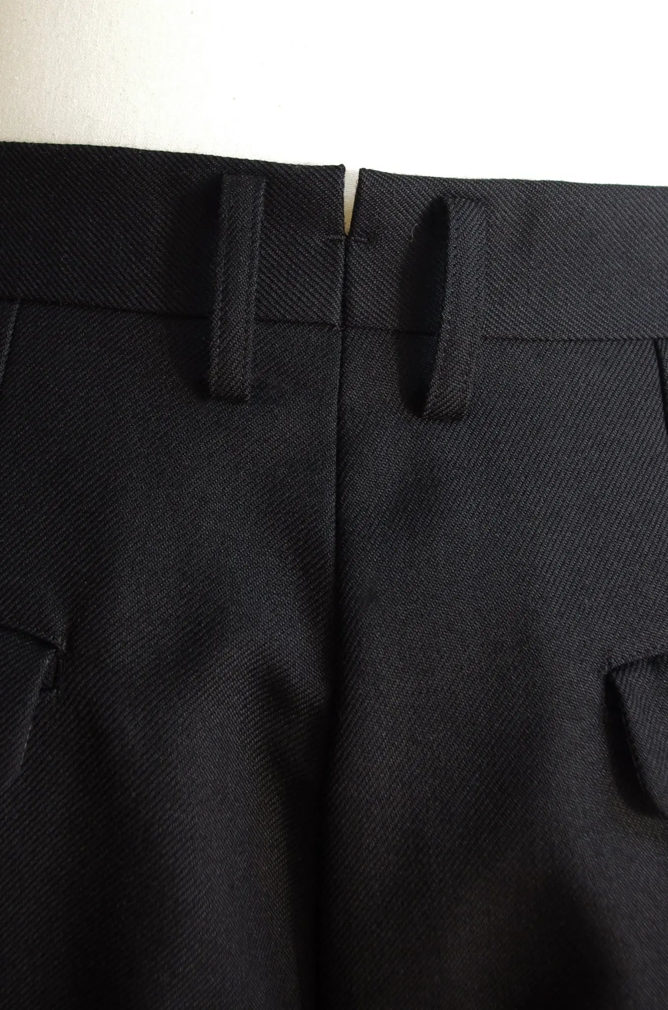 Pantalon Tailleur Drapé à Poches Boutonnées – JUNYA WATANABE MAN - COMME des GARÇONS AD2021 