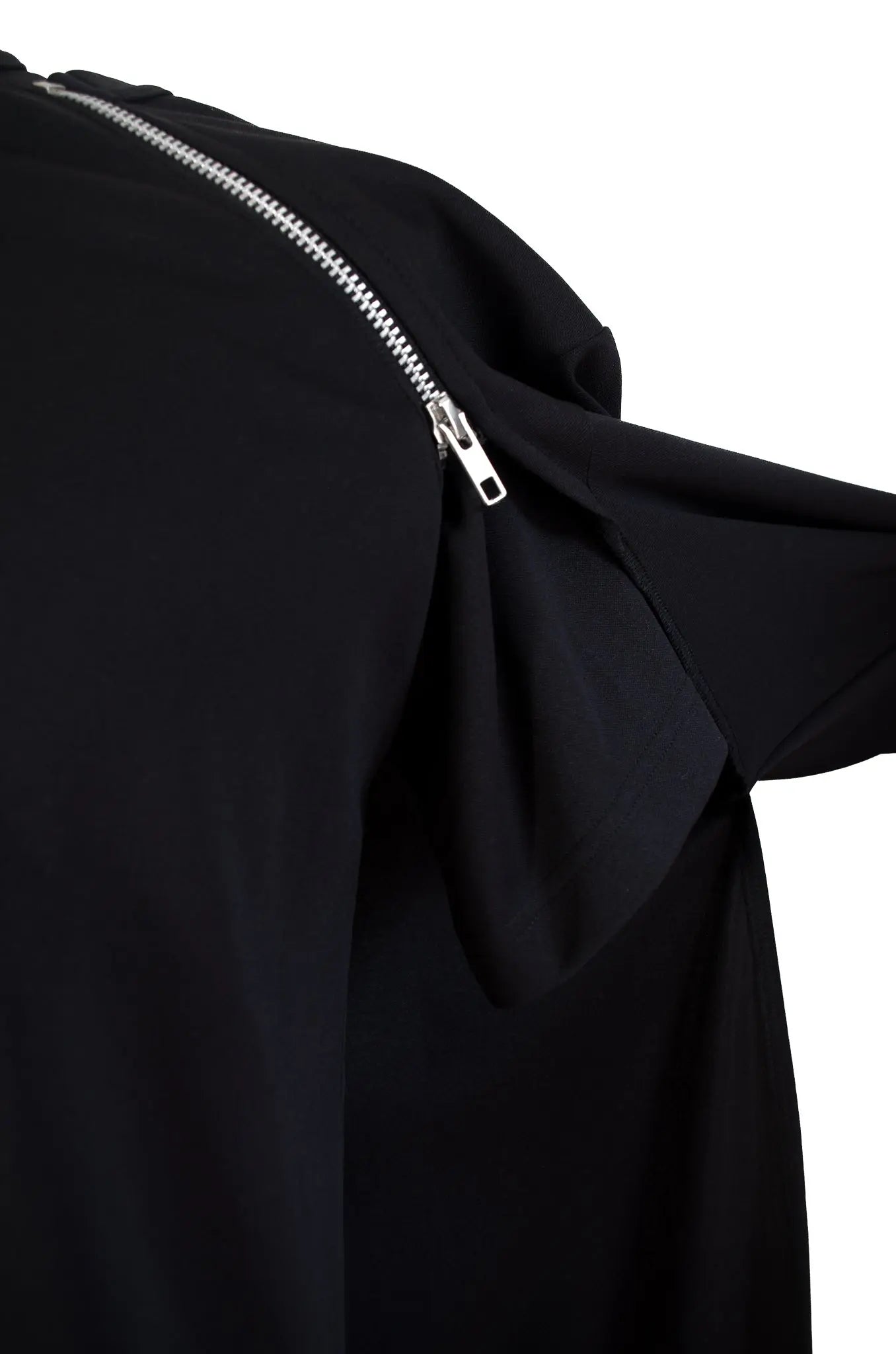 T-shirt Long Asymétrique à Zips – COMME des GARÇONS HOMME PLUS AD2024 