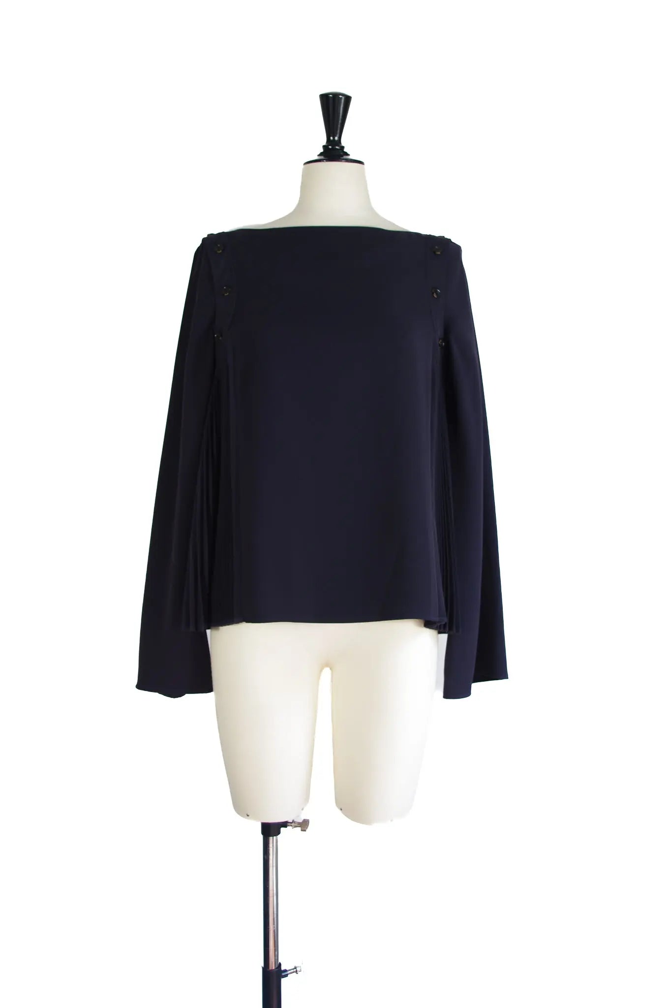 Top Plissé Structuré à Boutons Gravés – ADEAM (Made in Japan, AD2021) 