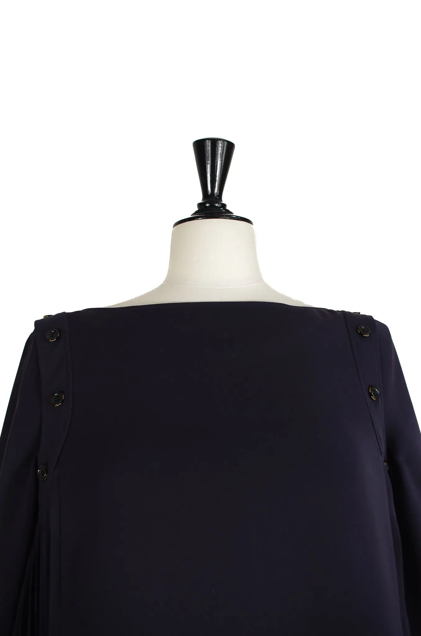 Top Plissé Structuré à Boutons Gravés – ADEAM (Made in Japan, AD2021) 