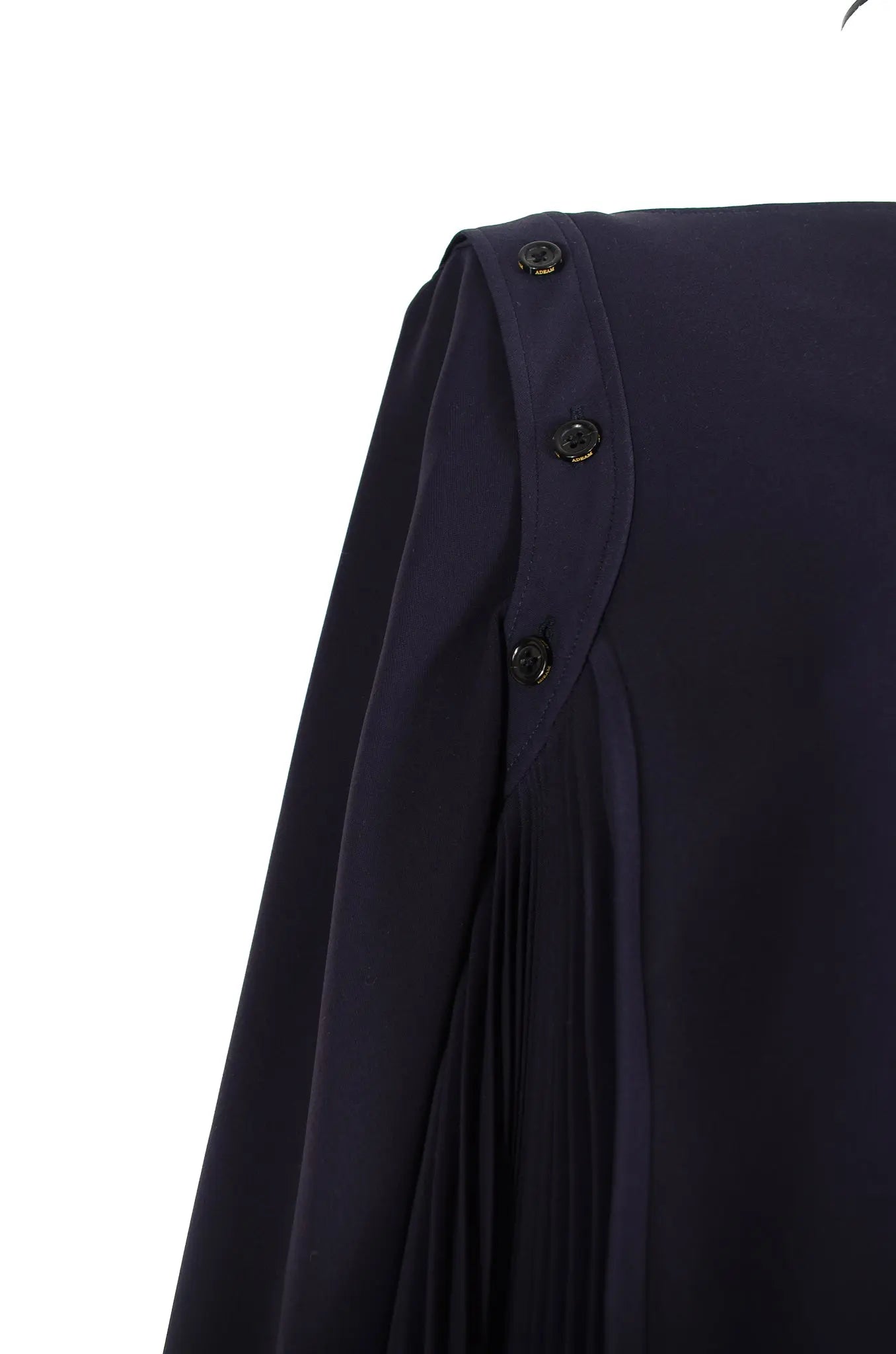 Top Plissé Structuré à Boutons Gravés – ADEAM (Made in Japan, AD2021) 