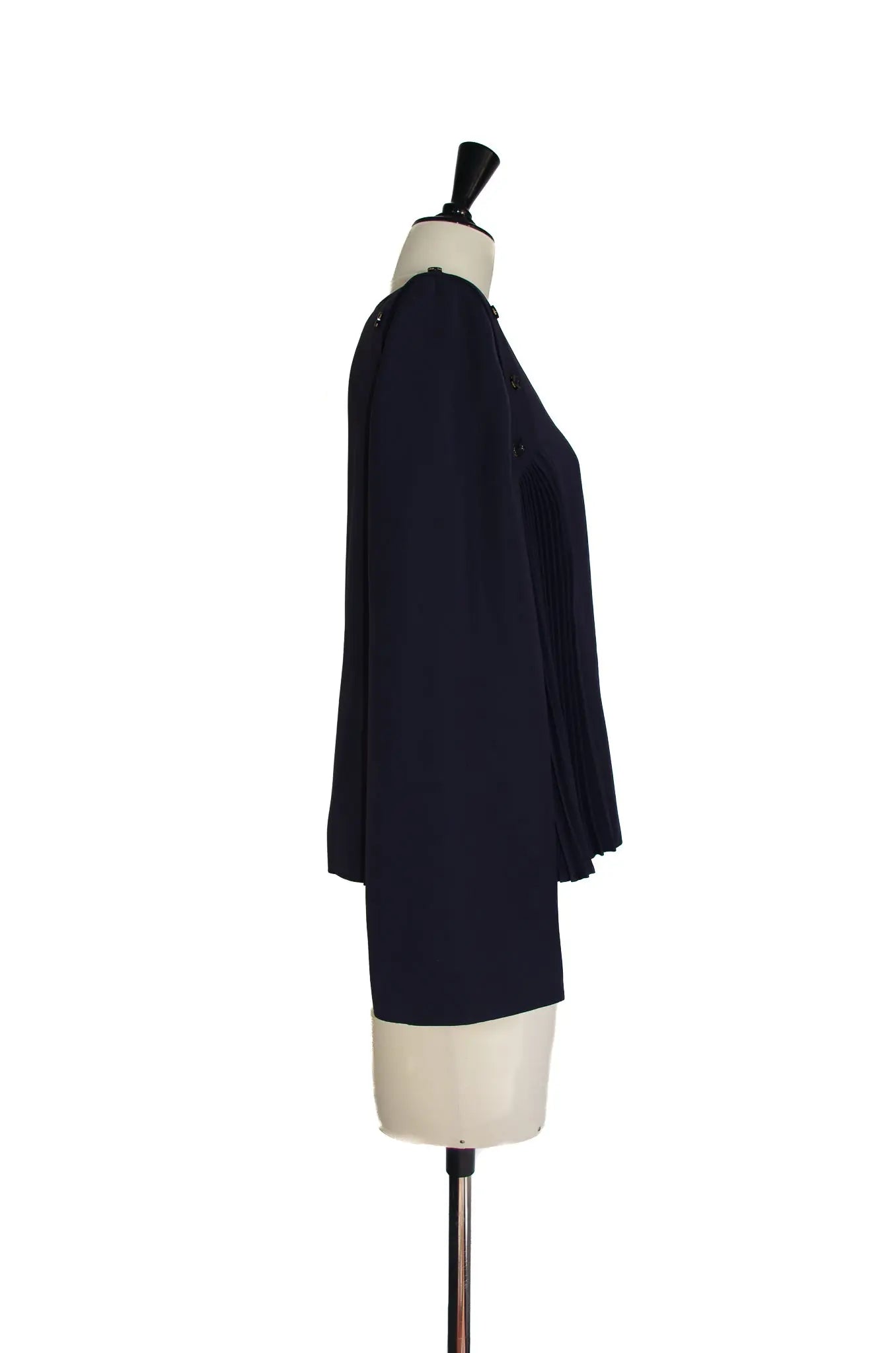 Top Plissé Structuré à Boutons Gravés – ADEAM (Made in Japan, AD2021) 